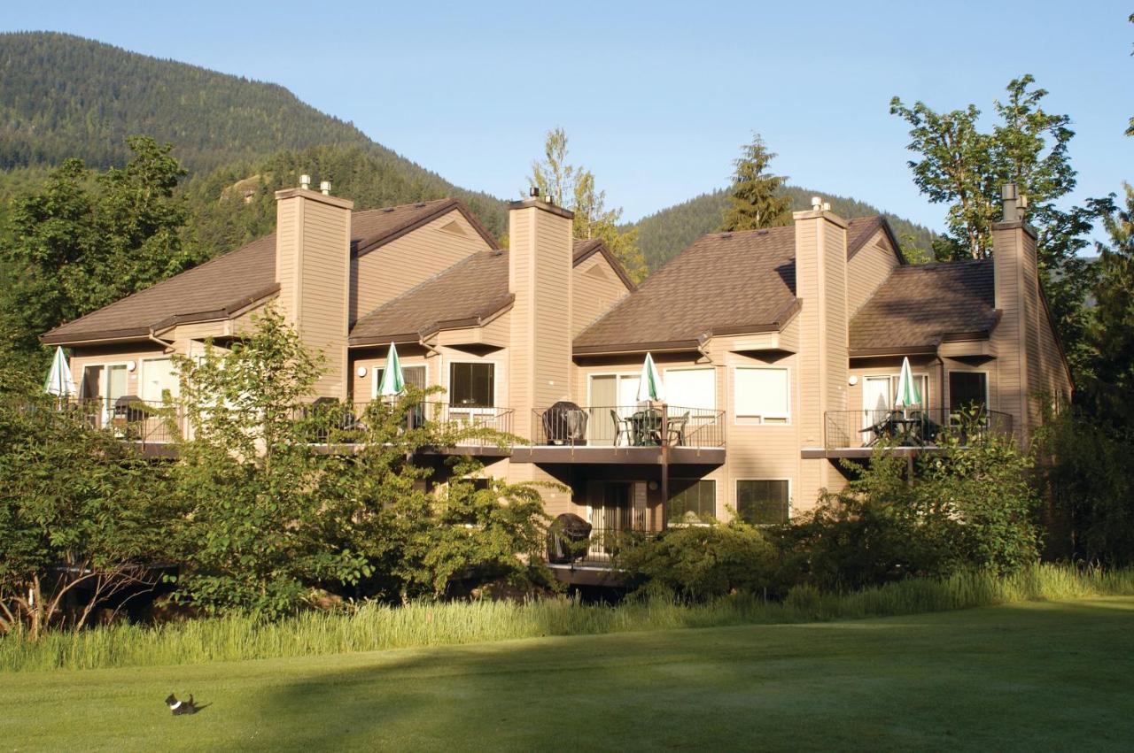 Whispering Woods Resort Welches Eksteriør billede
