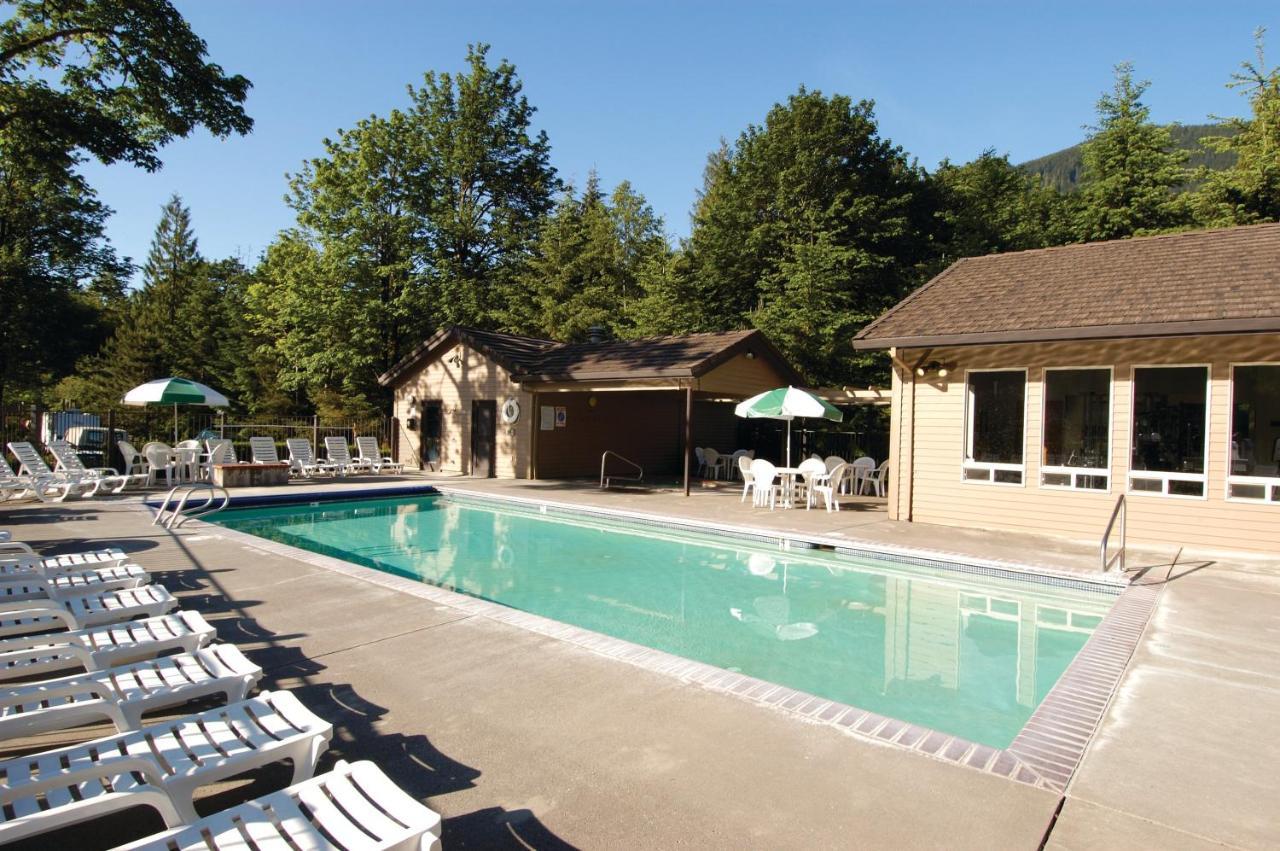 Whispering Woods Resort Welches Eksteriør billede