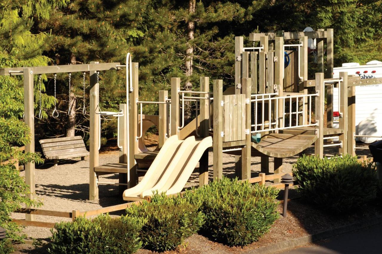 Whispering Woods Resort Welches Eksteriør billede