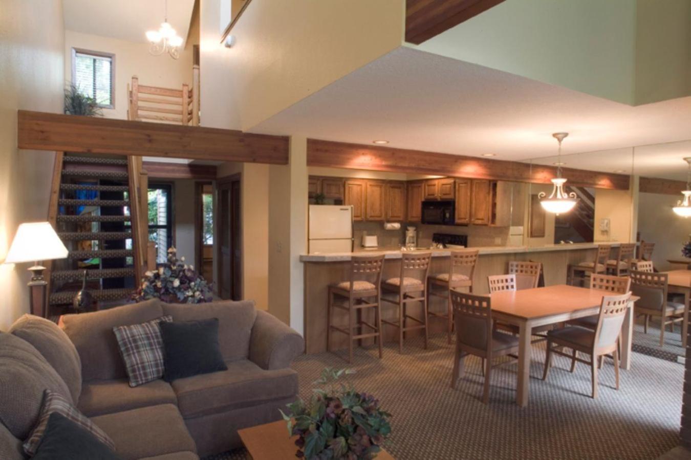 Whispering Woods Resort Welches Eksteriør billede