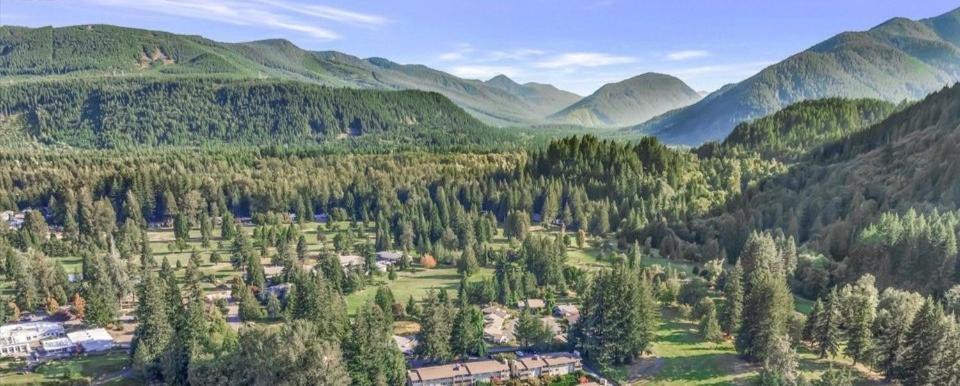 Whispering Woods Resort Welches Eksteriør billede