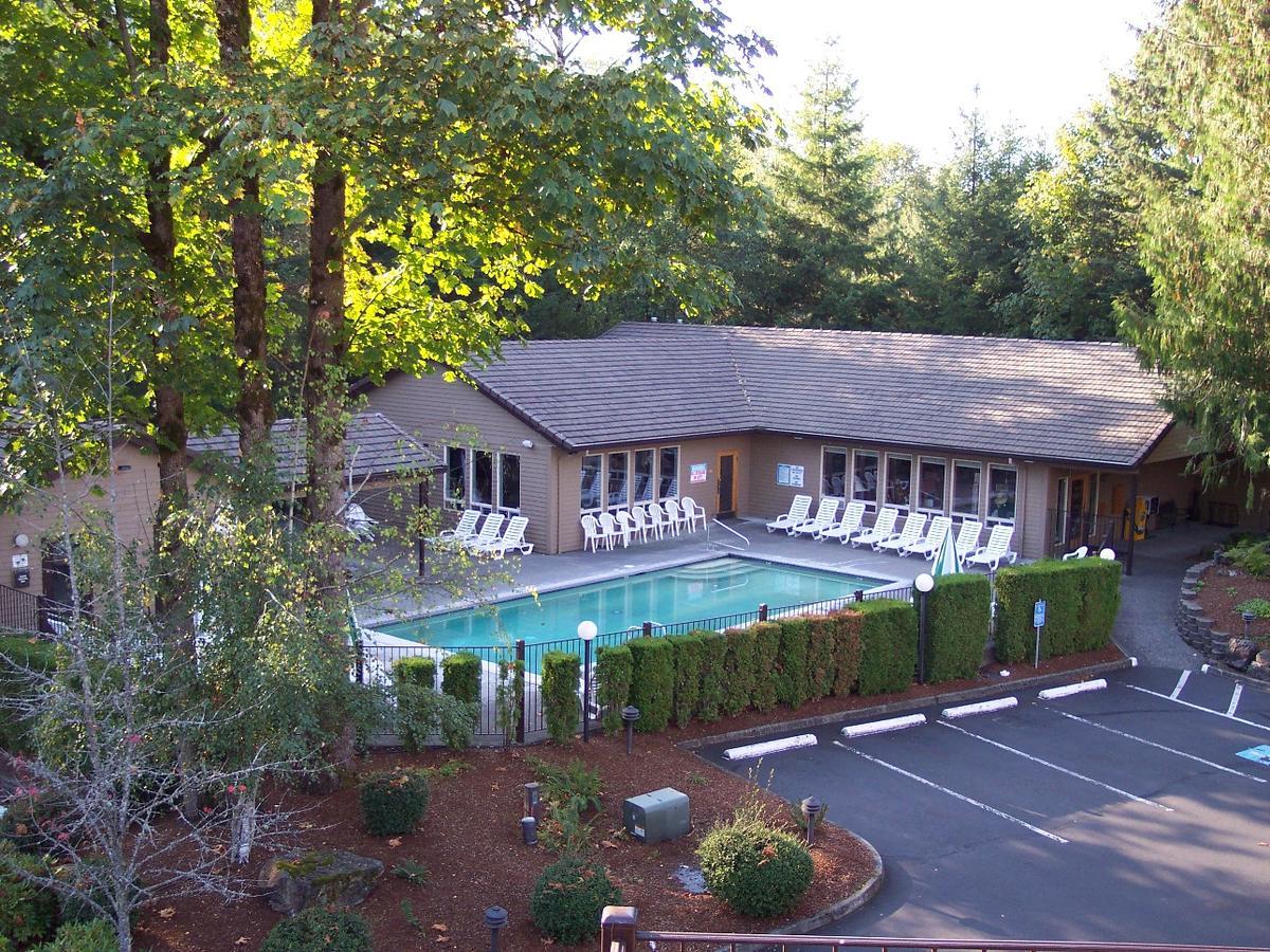Whispering Woods Resort Welches Eksteriør billede