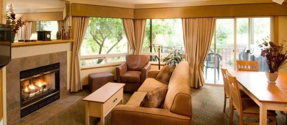 Whispering Woods Resort Welches Eksteriør billede