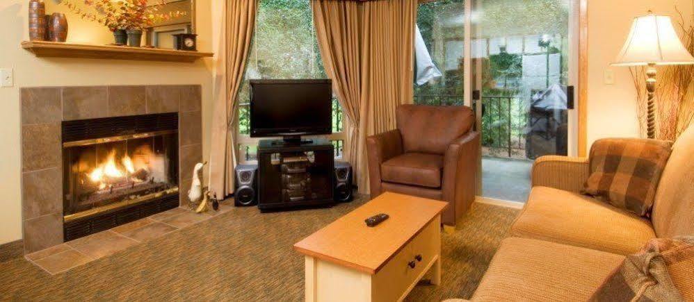 Whispering Woods Resort Welches Eksteriør billede